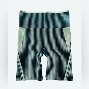 Ryka Women’s Green and Teal Athletic Shorts Inseam: 8” Size: Medium